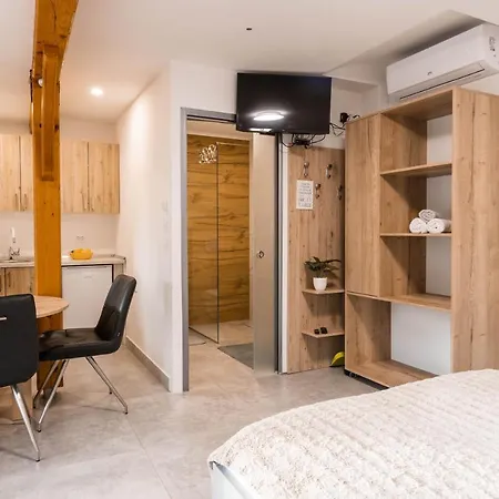 Apartmaji Natura Kolpa Adlesici