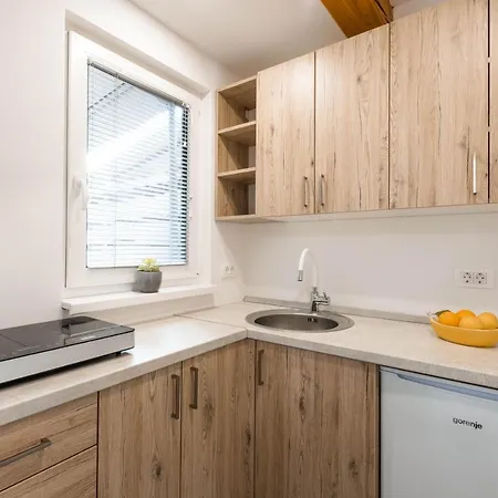 Apartmaji Natura Kolpa דירה Adlesici